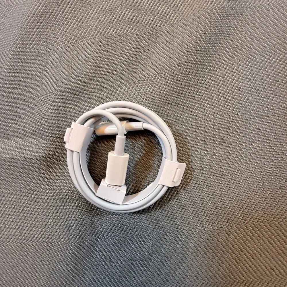 Plug Tech USB-C Power Adapter and Lightning Cable Bundle with Phone Grip White